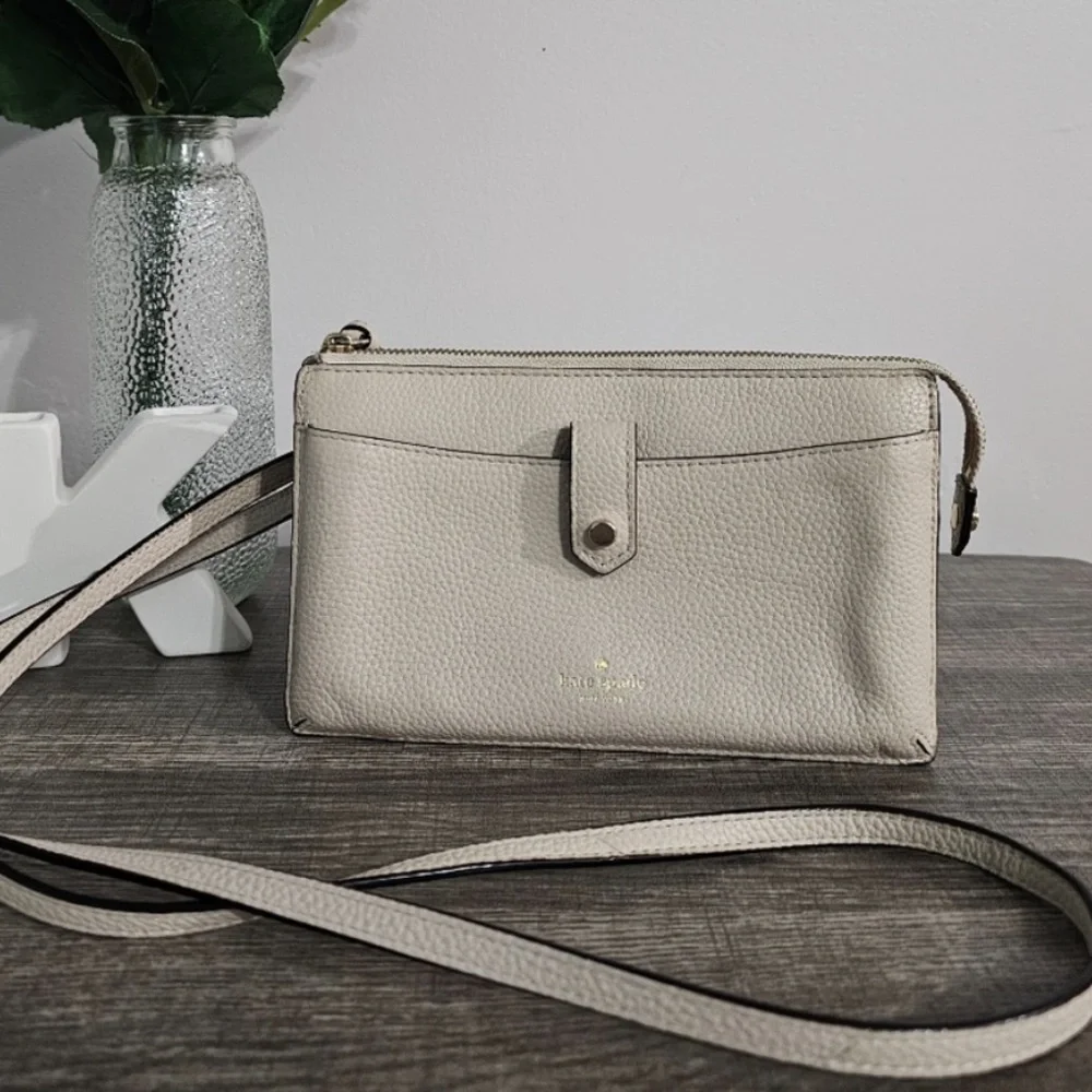 Kate Spade Crossbody - Picture 3 of 11